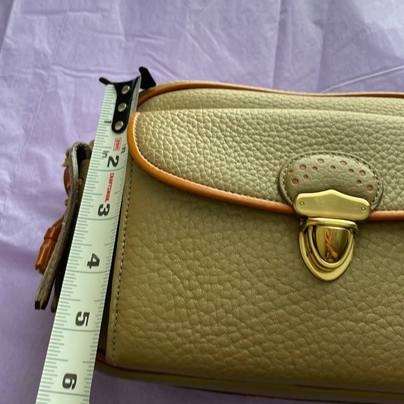 Rare Vintage Dooney and Bourke camera crossbody bag - Picture 14 of 16